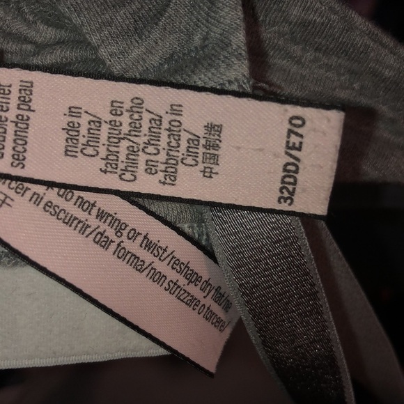 Victoria's Secret t-shirt lightly lined wireless gray/white bra size 32D… - Picture 7 of 7
